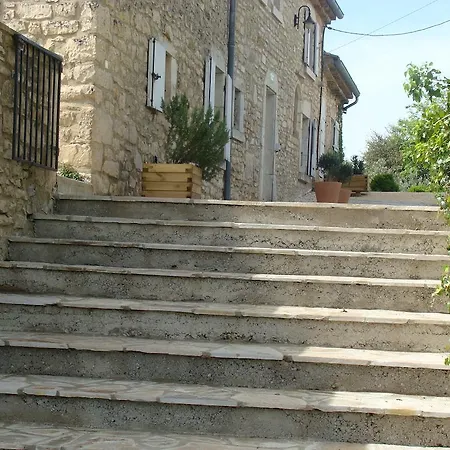 לינה וארוחת בוקר Mas De Lassagne 4*